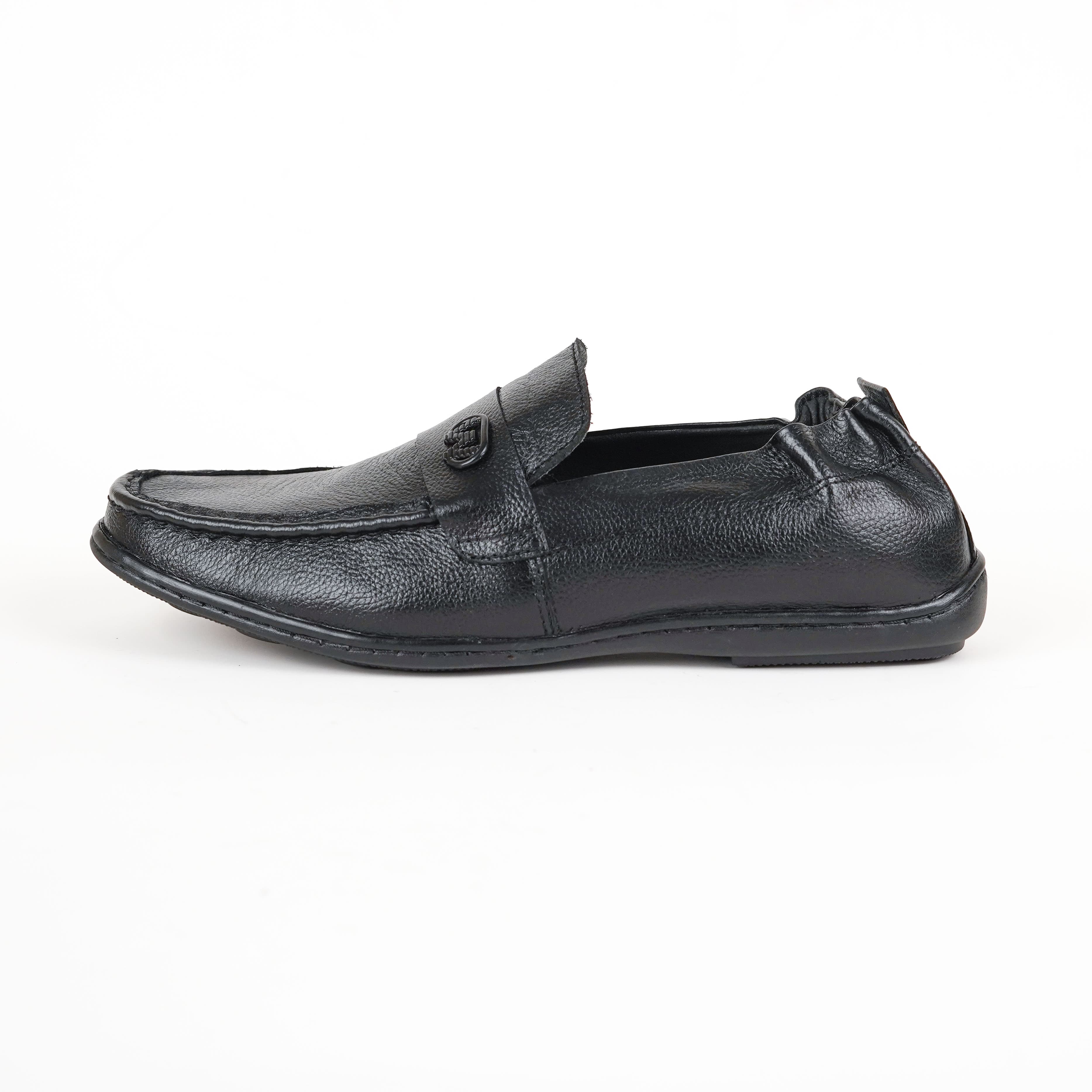 Round-Toe Slip-On Loafers-04