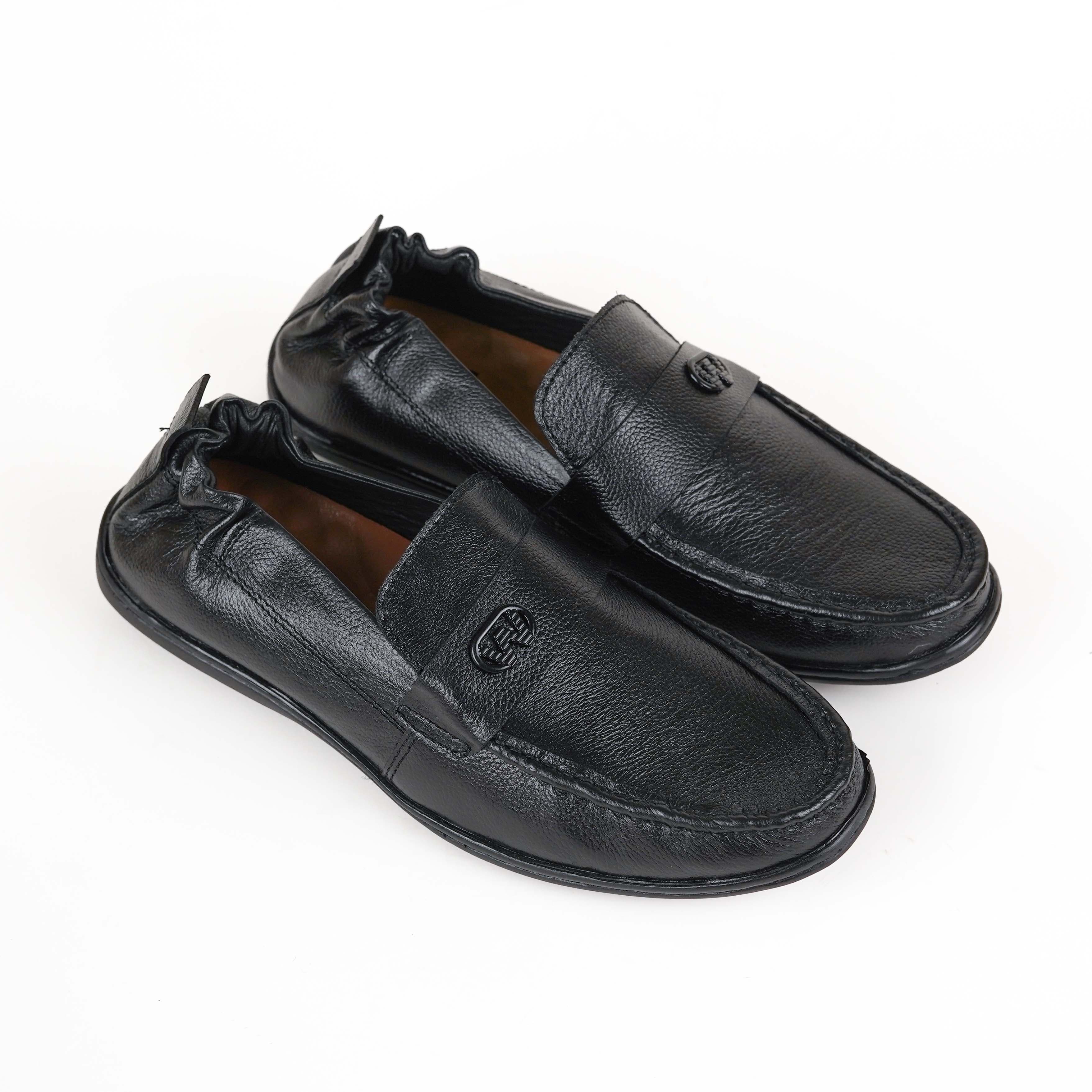 Round-Toe Slip-On Loafers-04